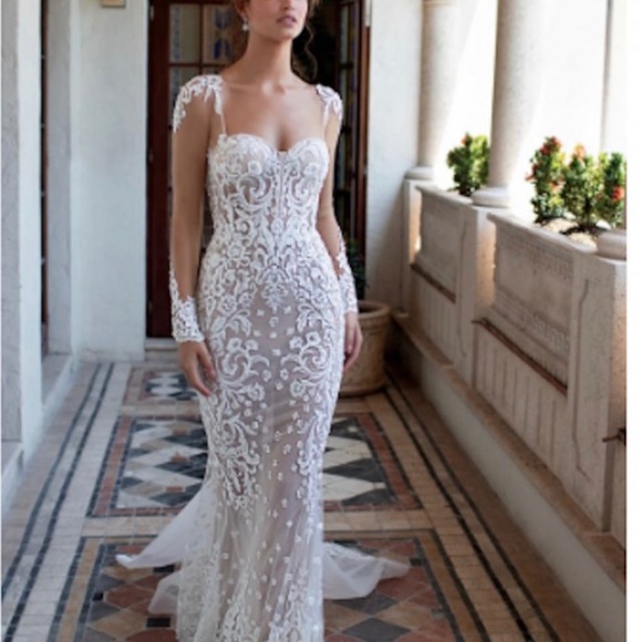 Berta Wedding Dress - Picture 2 of 7